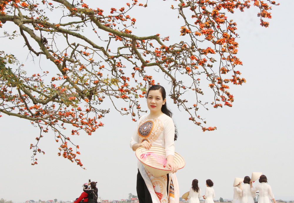 Hàng nghìn du khách say đắm sắc hoa tháng Ba tại Bắc Giang